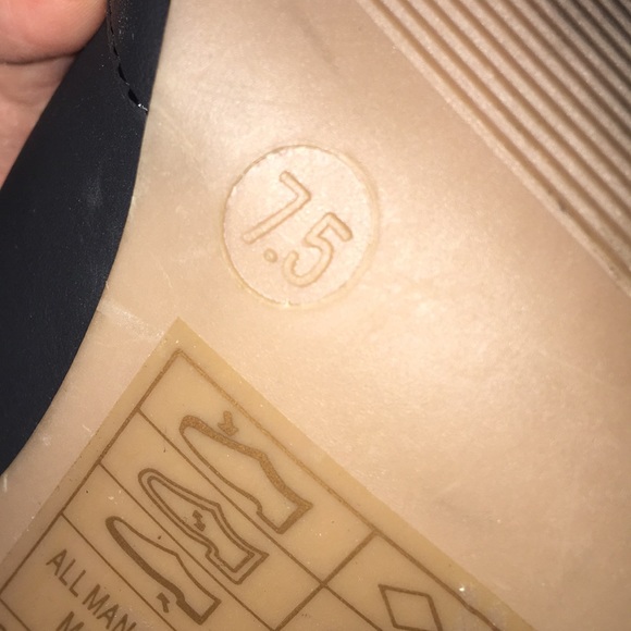 🔴SOLD🔴 Sz7.5 Yoki Black booties 🍂🍁 - Picture 5 of 8